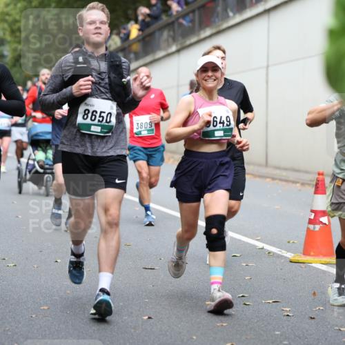 05.10.2025 - 20. swb-Marathon Bremen Michael Strokosch http://msf.ph/oto/9220993 05.10.2025 12:51:58 Laufen 4619, 8650, 3809, 649, 48 meine-sportfotos.de