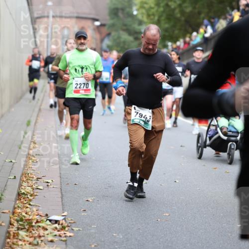 05.10.2025 - 20. swb-Marathon Bremen Michael Strokosch http://msf.ph/oto/9220999 05.10.2025 12:52:00 Laufen 2270, 7943, 4619 meine-sportfotos.de