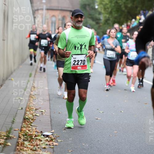 05.10.2025 - 20. swb-Marathon Bremen Michael Strokosch http://msf.ph/oto/9221002 05.10.2025 12:52:01 Laufen 01779376302, 2270, 4855, 6970, 7942 meine-sportfotos.de