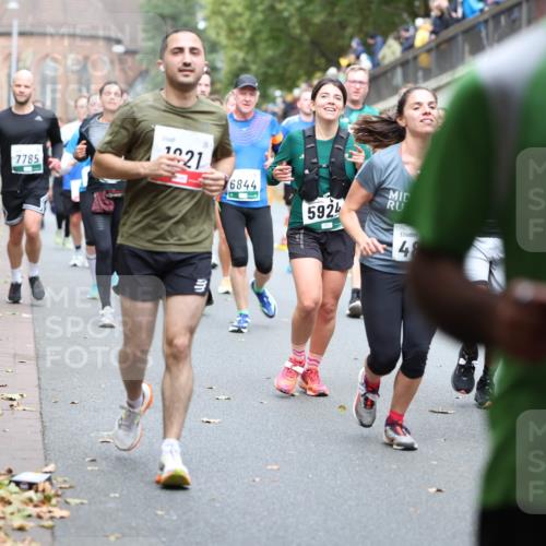 05.10.2025 - 20. swb-Marathon Bremen Michael Strokosch http://msf.ph/oto/9221010 05.10.2025 12:52:03 Laufen 7785, 121, 6844, 5924, 4, 227 meine-sportfotos.de