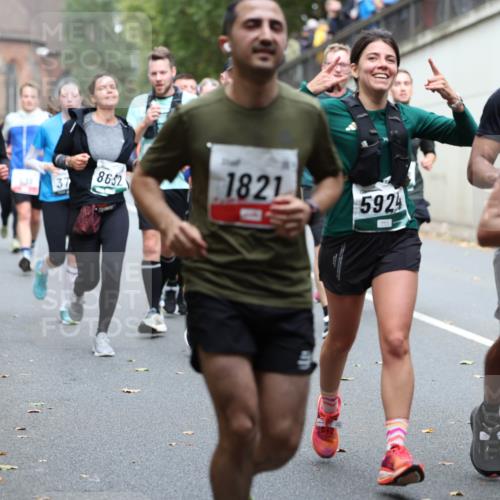 05.10.2025 - 20. swb-Marathon Bremen Michael Strokosch http://msf.ph/oto/9221014 05.10.2025 12:52:04 Laufen 7785, 8652, 1821, 592, 4855 meine-sportfotos.de