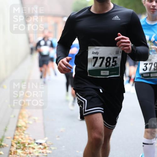 05.10.2025 - 20. swb-Marathon Bremen Michael Strokosch http://msf.ph/oto/9221023 05.10.2025 12:52:07 Laufen 09341, 7785, 3799 meine-sportfotos.de