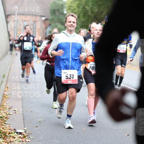 05.10.2025 - 20. swb-Marathon Bremen Michael Strokosch http://msf.ph/oto/9221024 05.10.2025 12:52:07 Laufen 531, 208, 458 meine-sportfotos.de
