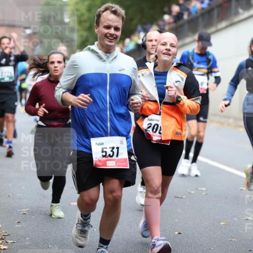 05.10.2025 - 20. swb-Marathon Bremen Michael Strokosch http://msf.ph/oto/9221027 05.10.2025 12:52:08 Laufen 5, 31, 20, 385 meine-sportfotos.de