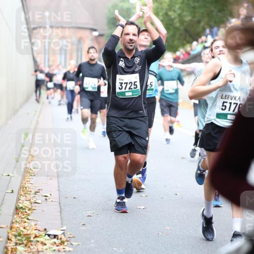 05.10.2025 - 20. swb-Marathon Bremen Michael Strokosch http://msf.ph/oto/9221034 05.10.2025 12:52:10 Laufen 3725, 5, 5176 meine-sportfotos.de