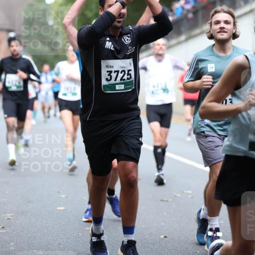 05.10.2025 - 20. swb-Marathon Bremen Michael Strokosch http://msf.ph/oto/9221038 05.10.2025 12:52:11 Laufen 07919, 3725, 17, 03, 5176, 7 meine-sportfotos.de