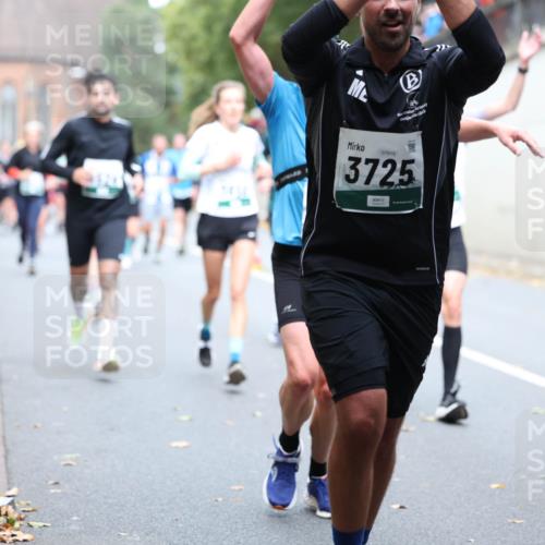 05.10.2025 - 20. swb-Marathon Bremen Michael Strokosch http://msf.ph/oto/9221039 05.10.2025 12:52:11 Laufen 07919, 3725, 05926 meine-sportfotos.de