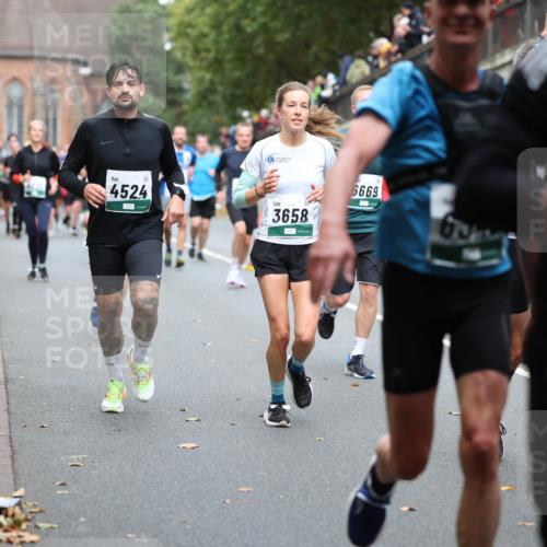 05.10.2025 - 20. swb-Marathon Bremen Michael Strokosch http://msf.ph/oto/9221040 05.10.2025 12:52:12 Laufen 4524, 3658, 6669 meine-sportfotos.de