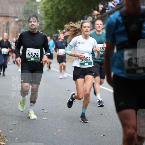 05.10.2025 - 20. swb-Marathon Bremen Michael Strokosch http://msf.ph/oto/9221042 05.10.2025 12:52:12 Laufen 4524, 3658, 69, 6345, 5 meine-sportfotos.de