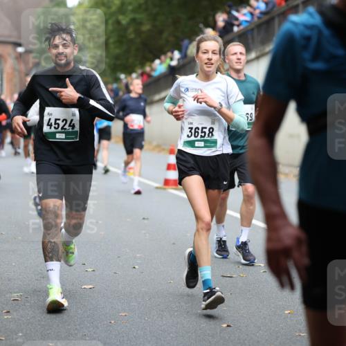 05.10.2025 - 20. swb-Marathon Bremen Michael Strokosch http://msf.ph/oto/9221043 05.10.2025 12:52:12 Laufen 4524, 3658, 69, 6345 meine-sportfotos.de