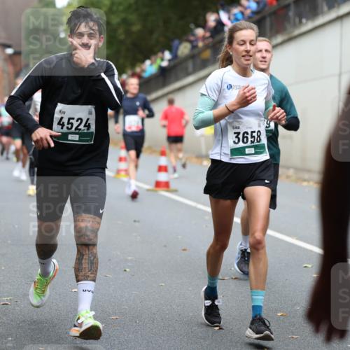 05.10.2025 - 20. swb-Marathon Bremen Michael Strokosch http://msf.ph/oto/9221045 05.10.2025 12:52:13 Laufen 4524, 07863, 3658 meine-sportfotos.de