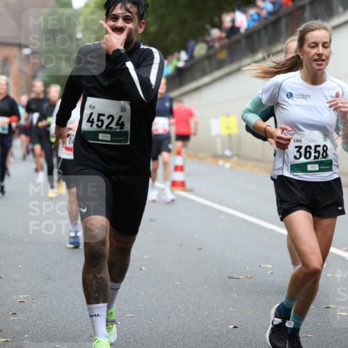 05.10.2025 - 20. swb-Marathon Bremen Michael Strokosch http://msf.ph/oto/9221046 05.10.2025 12:52:13 Laufen 4524, 07863, 3658 meine-sportfotos.de