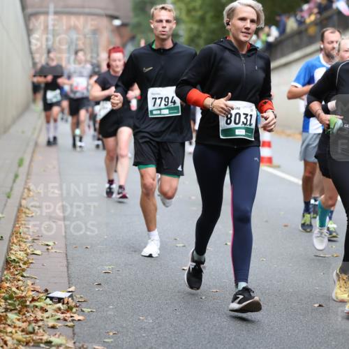 05.10.2025 - 20. swb-Marathon Bremen Michael Strokosch http://msf.ph/oto/9221058 05.10.2025 12:52:17 Laufen 7794, 8031 meine-sportfotos.de