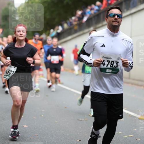 05.10.2025 - 20. swb-Marathon Bremen Michael Strokosch http://msf.ph/oto/9221063 05.10.2025 12:52:19 Laufen 4307, 4793 meine-sportfotos.de