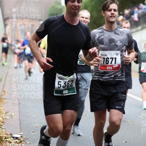 05.10.2025 - 20. swb-Marathon Bremen Michael Strokosch http://msf.ph/oto/9221077 05.10.2025 12:52:23 Laufen 5362, 1671, 01669, 1723 meine-sportfotos.de