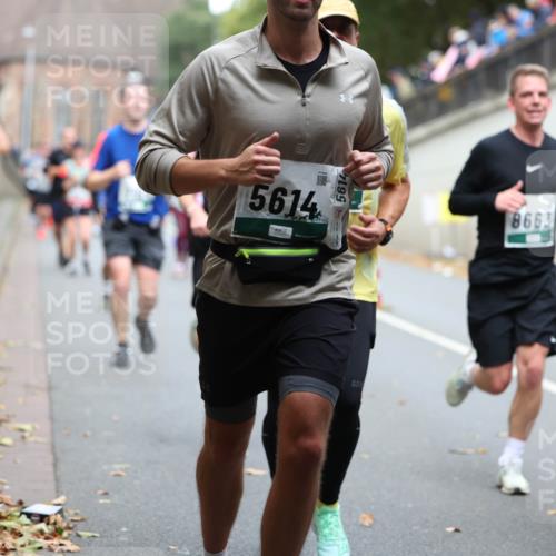 05.10.2025 - 20. swb-Marathon Bremen Michael Strokosch http://msf.ph/oto/9221083 05.10.2025 12:52:25 Laufen 5614, 5614, 8663, 424 meine-sportfotos.de