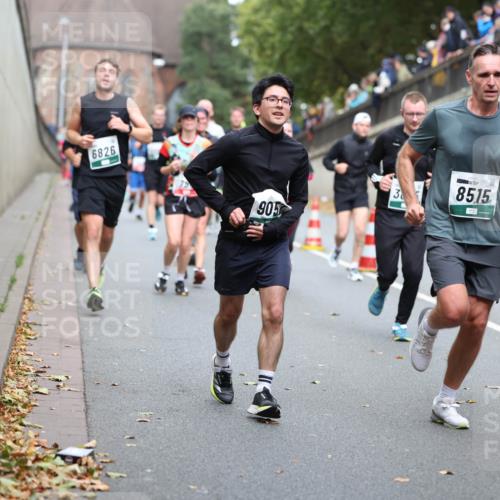05.10.2025 - 20. swb-Marathon Bremen Michael Strokosch http://msf.ph/oto/9221091 05.10.2025 12:52:28 Laufen 6826, 905, 8515, 23 meine-sportfotos.de