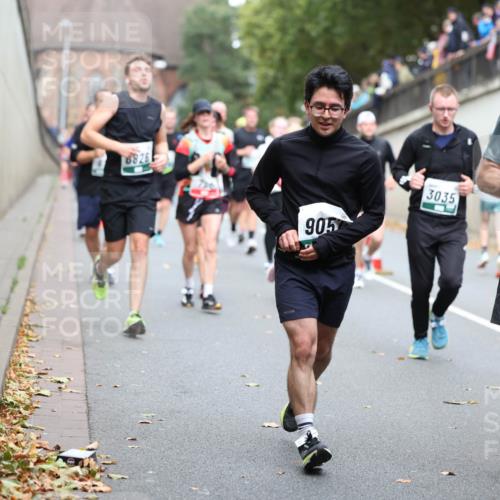 05.10.2025 - 20. swb-Marathon Bremen Michael Strokosch http://msf.ph/oto/9221092 05.10.2025 12:52:29 Laufen 6826, 905, 3035, 8515 meine-sportfotos.de