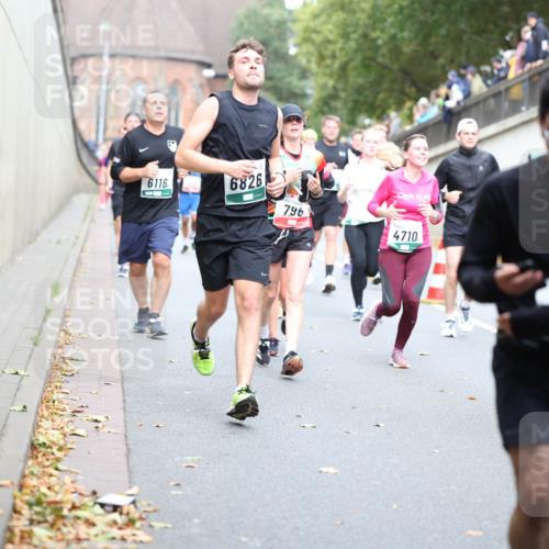 05.10.2025 - 20. swb-Marathon Bremen Michael Strokosch http://msf.ph/oto/9221093 05.10.2025 12:52:29 Laufen 6116, 6826, 796, 4710 meine-sportfotos.de