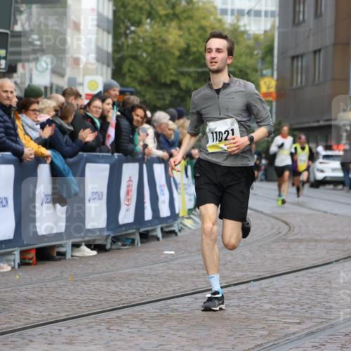 05.10.2025 - 20. swb-Marathon Bremen Strokosch-Dieckow http://msf.ph/oto/9221094 05.10.2025 10:37:29 Ziel 9586, 10358, 11021 meine-sportfotos.de