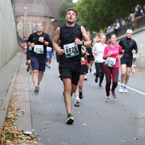 05.10.2025 - 20. swb-Marathon Bremen Michael Strokosch http://msf.ph/oto/9221095 05.10.2025 12:52:30 Laufen 6116, 6826, 4710 meine-sportfotos.de