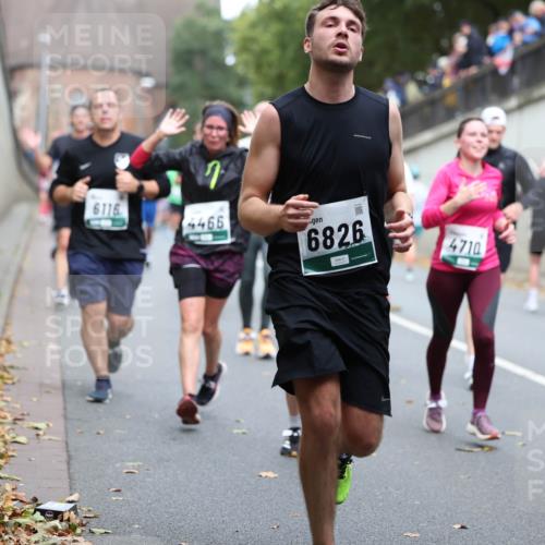05.10.2025 - 20. swb-Marathon Bremen Michael Strokosch http://msf.ph/oto/9221097 05.10.2025 12:52:31 Laufen 6116, 7, 4466, 6826, 4710 meine-sportfotos.de