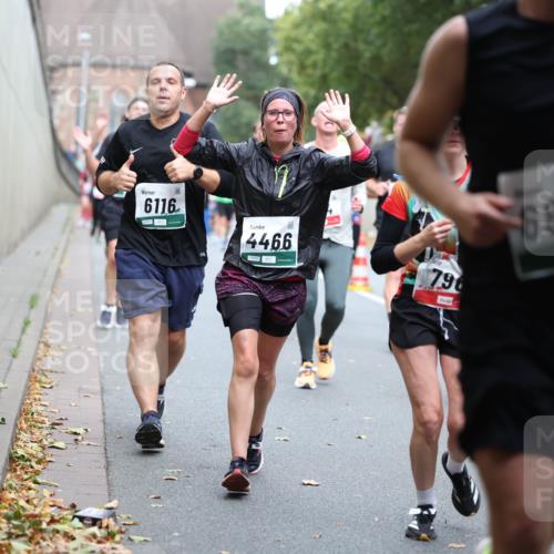 05.10.2025 - 20. swb-Marathon Bremen Michael Strokosch http://msf.ph/oto/9221099 05.10.2025 12:52:31 Laufen 6116, 4466, 6826, 796 meine-sportfotos.de