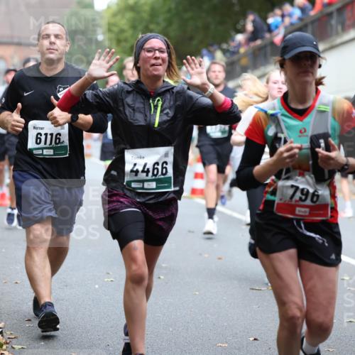 05.10.2025 - 20. swb-Marathon Bremen Michael Strokosch http://msf.ph/oto/9221101 05.10.2025 12:52:32 Laufen 6116, 4466, 796, 47, 10 meine-sportfotos.de