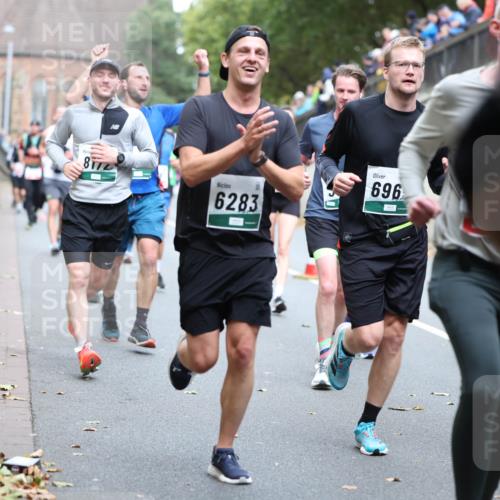 05.10.2025 - 20. swb-Marathon Bremen Michael Strokosch http://msf.ph/oto/9221107 05.10.2025 12:52:34 Laufen 817, 6283, 696 meine-sportfotos.de