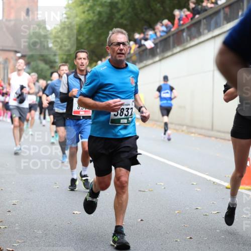 05.10.2025 - 20. swb-Marathon Bremen Michael Strokosch http://msf.ph/oto/9221112 05.10.2025 12:52:37 Laufen 3837 meine-sportfotos.de