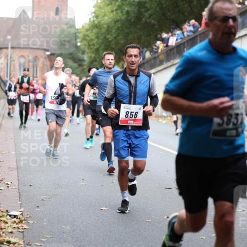 05.10.2025 - 20. swb-Marathon Bremen Michael Strokosch http://msf.ph/oto/9221114 05.10.2025 12:52:37 Laufen 130, 856, 3831 meine-sportfotos.de