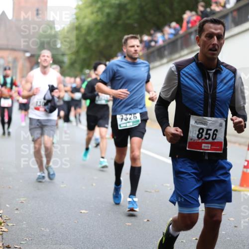 05.10.2025 - 20. swb-Marathon Bremen Michael Strokosch http://msf.ph/oto/9221117 05.10.2025 12:52:38 Laufen 130, 7326, 856 meine-sportfotos.de
