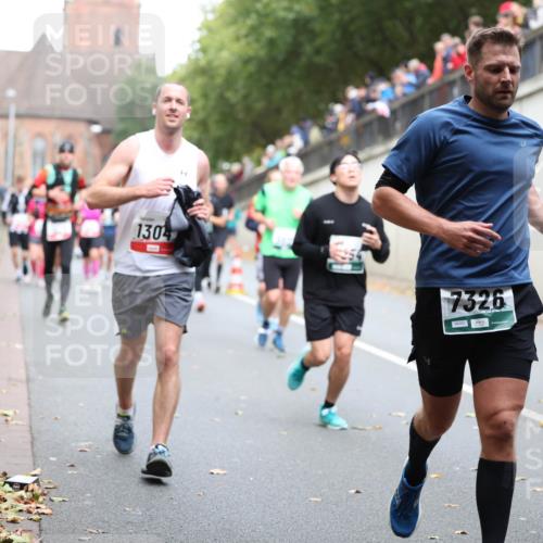05.10.2025 - 20. swb-Marathon Bremen Michael Strokosch http://msf.ph/oto/9221120 05.10.2025 12:52:39 Laufen 1304, 7326 meine-sportfotos.de