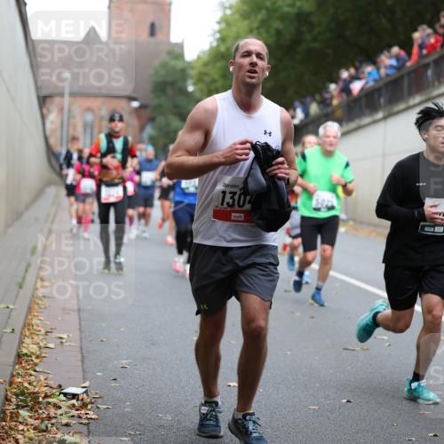05.10.2025 - 20. swb-Marathon Bremen Michael Strokosch http://msf.ph/oto/9221121 05.10.2025 12:52:40 Laufen 1304, 1205 meine-sportfotos.de