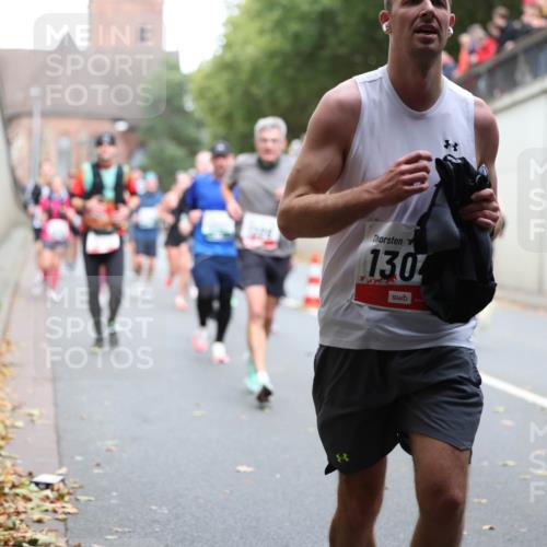 05.10.2025 - 20. swb-Marathon Bremen Michael Strokosch http://msf.ph/oto/9221123 05.10.2025 12:52:41 Laufen 130 meine-sportfotos.de