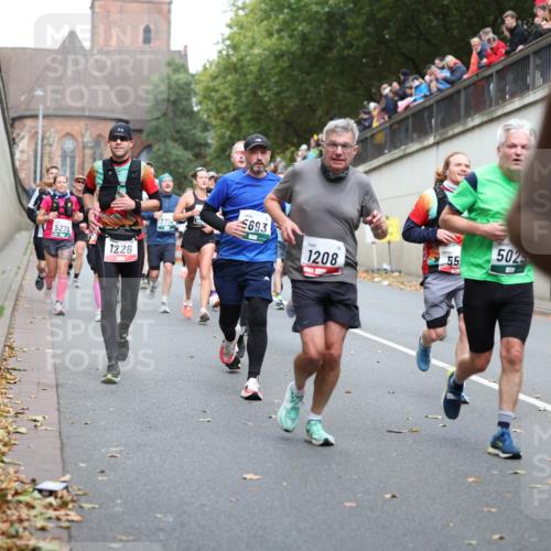 05.10.2025 - 20. swb-Marathon Bremen Michael Strokosch http://msf.ph/oto/9221124 05.10.2025 12:52:41 Laufen 5276, 1226, 7714, 5693, 1208, 55, 502 meine-sportfotos.de