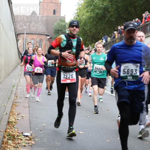 05.10.2025 - 20. swb-Marathon Bremen Michael Strokosch http://msf.ph/oto/9221130 05.10.2025 12:52:43 Laufen 33, 5276, 812, 1226, 2980, 74, 5693 meine-sportfotos.de