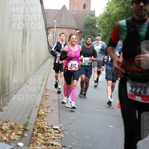 05.10.2025 - 20. swb-Marathon Bremen Michael Strokosch http://msf.ph/oto/9221134 05.10.2025 12:52:44 Laufen 812, 33, 17, 2422, 1226, 2980 meine-sportfotos.de