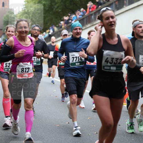 05.10.2025 - 20. swb-Marathon Bremen Michael Strokosch http://msf.ph/oto/9221141 05.10.2025 12:52:46 Laufen 1135, 527, 812, 3, 17, 7715, 4332, 734 meine-sportfotos.de