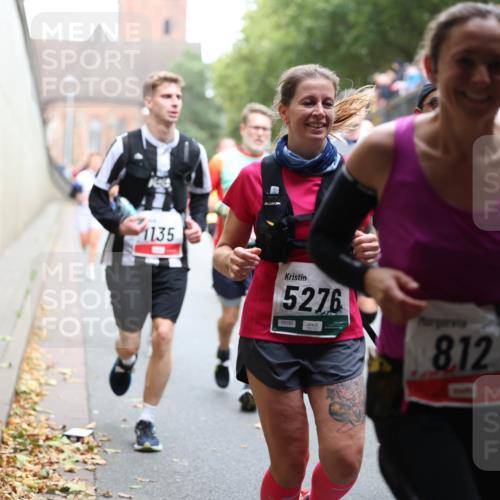 05.10.2025 - 20. swb-Marathon Bremen Michael Strokosch http://msf.ph/oto/9221145 05.10.2025 12:52:47 Laufen 1135, 5276, 08292, 812 meine-sportfotos.de