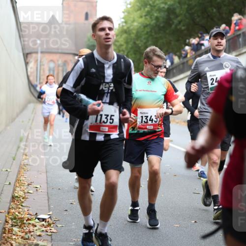 05.10.2025 - 20. swb-Marathon Bremen Michael Strokosch http://msf.ph/oto/9221147 05.10.2025 12:52:47 Laufen 20, 135, 1343, 24, 5276 meine-sportfotos.de