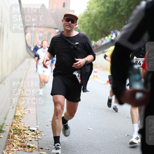 05.10.2025 - 20. swb-Marathon Bremen Michael Strokosch http://msf.ph/oto/9221153 05.10.2025 12:52:48 Laufen 84, 113 meine-sportfotos.de