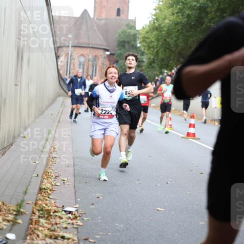 05.10.2025 - 20. swb-Marathon Bremen Michael Strokosch http://msf.ph/oto/9221154 05.10.2025 12:52:49 Laufen 222, 84, 959 meine-sportfotos.de