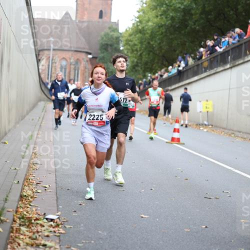 05.10.2025 - 20. swb-Marathon Bremen Michael Strokosch http://msf.ph/oto/9221155 05.10.2025 12:52:50 Laufen 12, 2225, 1216 meine-sportfotos.de