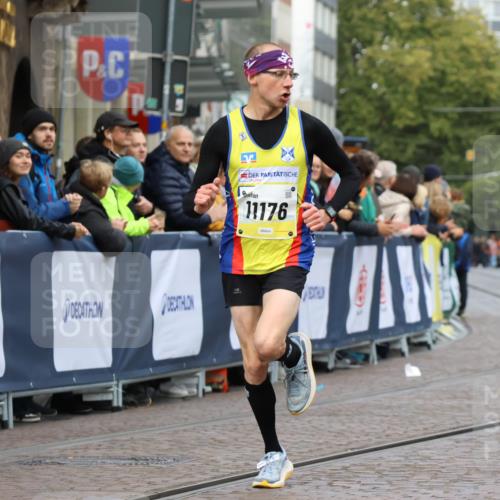 05.10.2025 - 20. swb-Marathon Bremen Strokosch-Dieckow http://msf.ph/oto/9221156 05.10.2025 10:37:43 Ziel 10347, 10501, 10775, 11176 meine-sportfotos.de