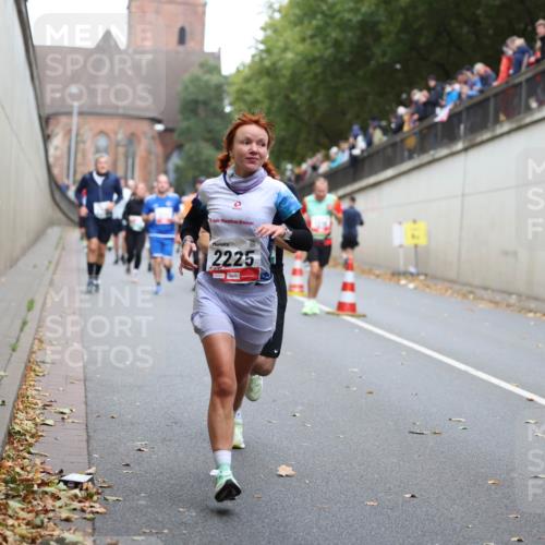 05.10.2025 - 20. swb-Marathon Bremen Michael Strokosch http://msf.ph/oto/9221157 05.10.2025 12:52:50 Laufen 2225 meine-sportfotos.de