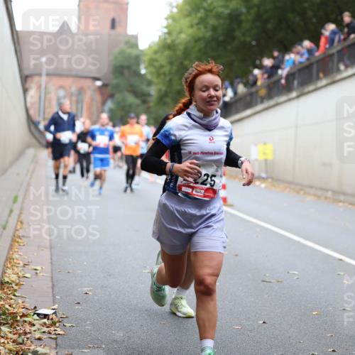 05.10.2025 - 20. swb-Marathon Bremen Michael Strokosch http://msf.ph/oto/9221158 05.10.2025 12:52:51 Laufen 18, 225, 00995 meine-sportfotos.de
