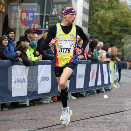 05.10.2025 - 20. swb-Marathon Bremen Strokosch-Dieckow http://msf.ph/oto/9221160 05.10.2025 10:37:43 Ziel 10347, 10501, 10775, 11176 meine-sportfotos.de