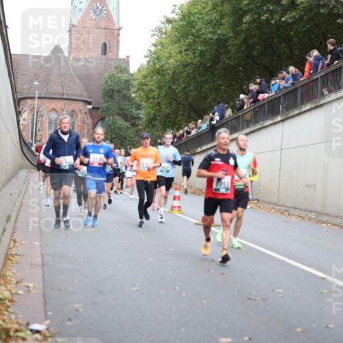 05.10.2025 - 20. swb-Marathon Bremen Michael Strokosch http://msf.ph/oto/9221162 05.10.2025 12:52:52 Laufen 530, 333, 8150, 7167, 8959 meine-sportfotos.de