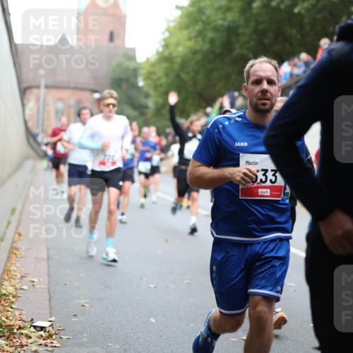 05.10.2025 - 20. swb-Marathon Bremen Michael Strokosch http://msf.ph/oto/9221170 05.10.2025 12:52:57 Laufen 33, 2445 meine-sportfotos.de